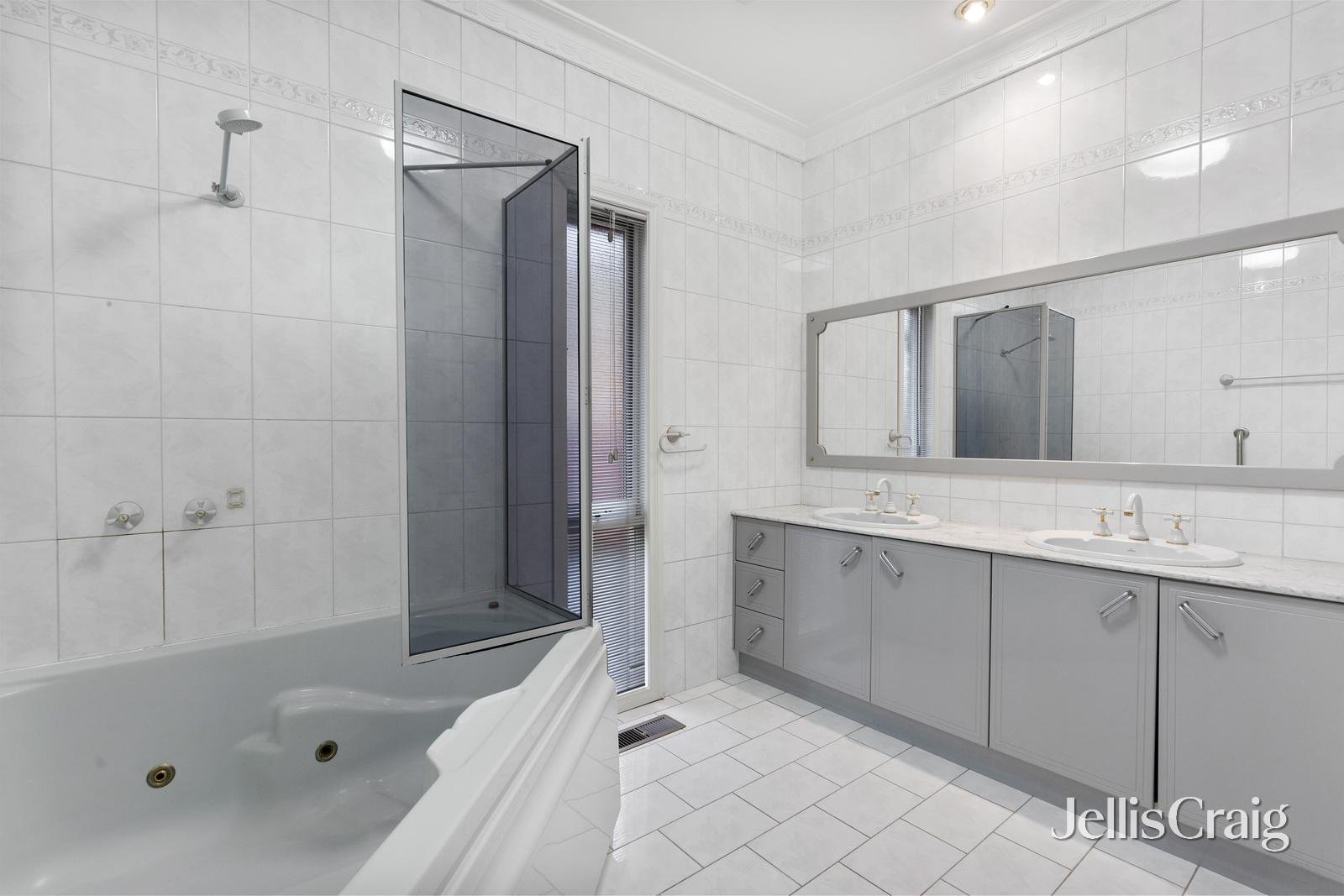 1/12 King Street, Balwyn image 7