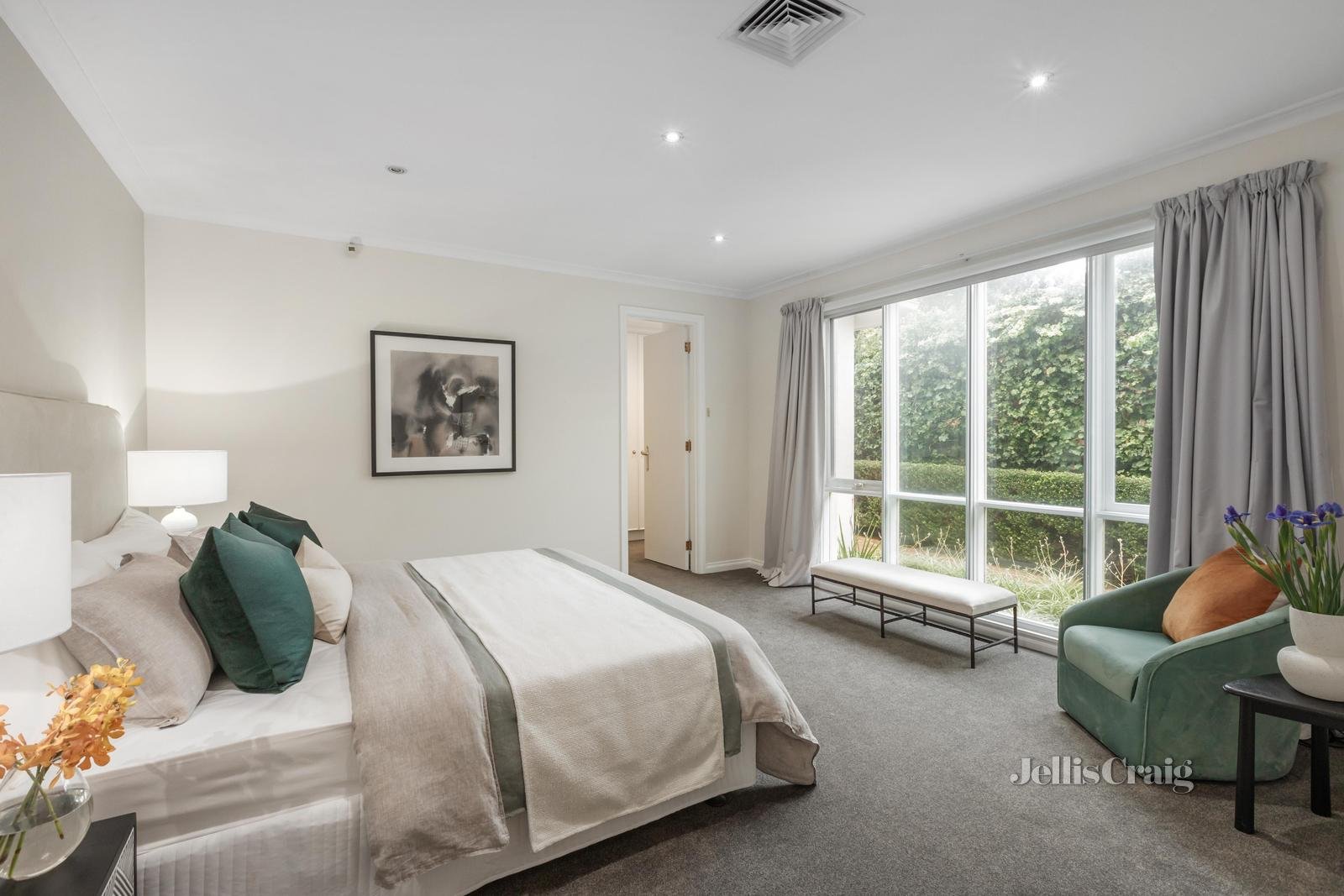 1/12 Lambert Road, Toorak image 5