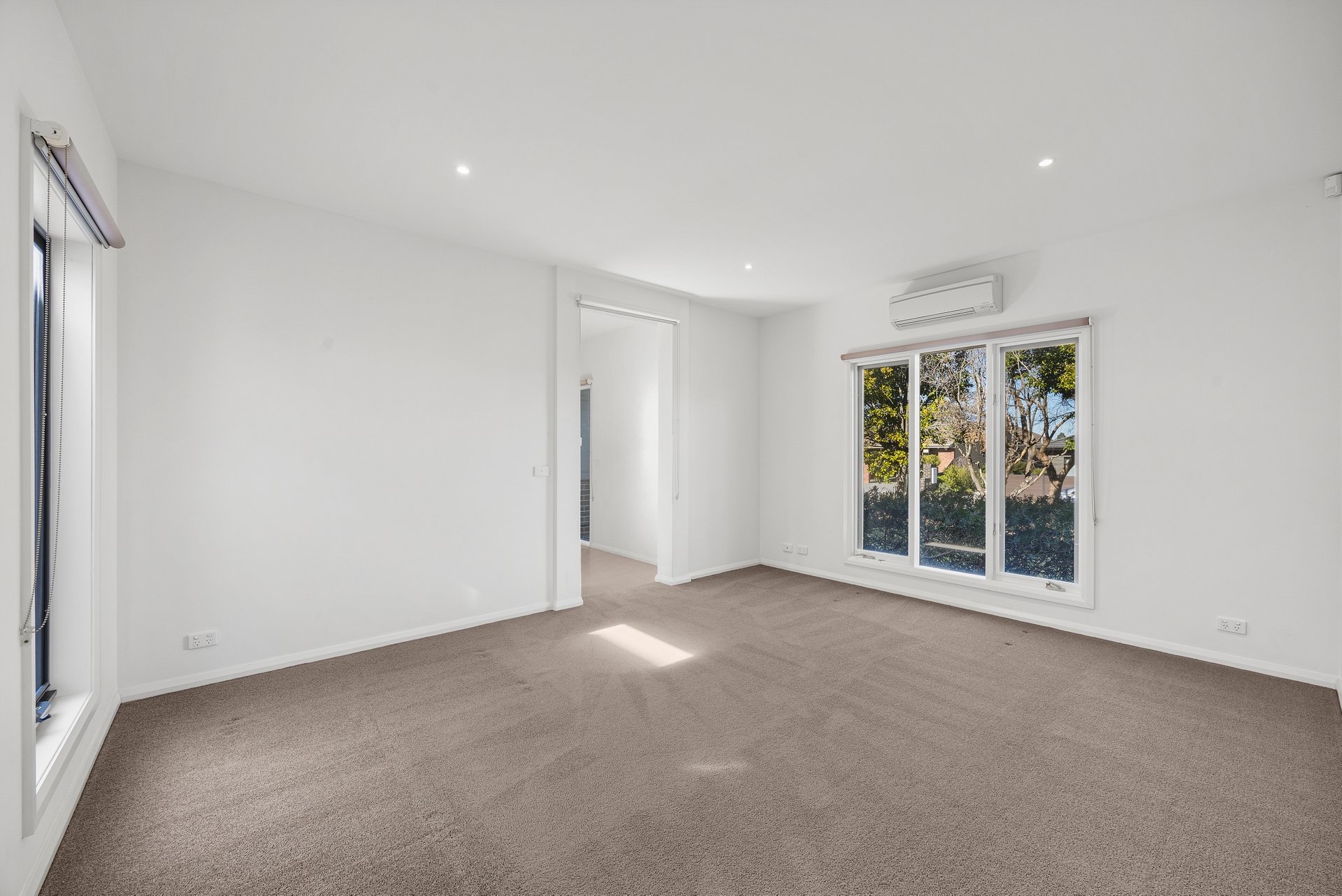 1/12 Newbigin Street, Burwood image 2