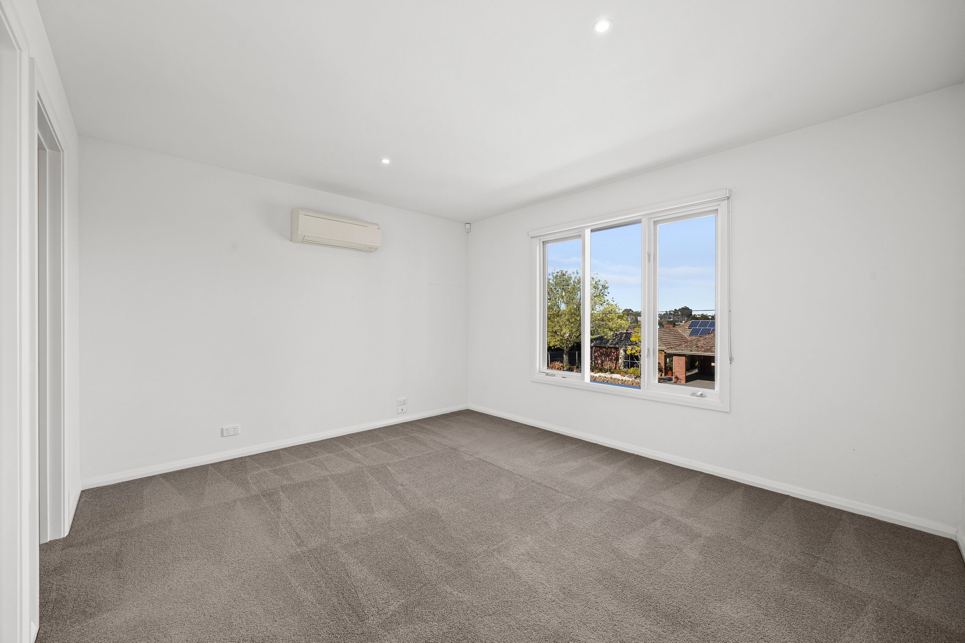 1/12 Newbigin Street, Burwood image 6