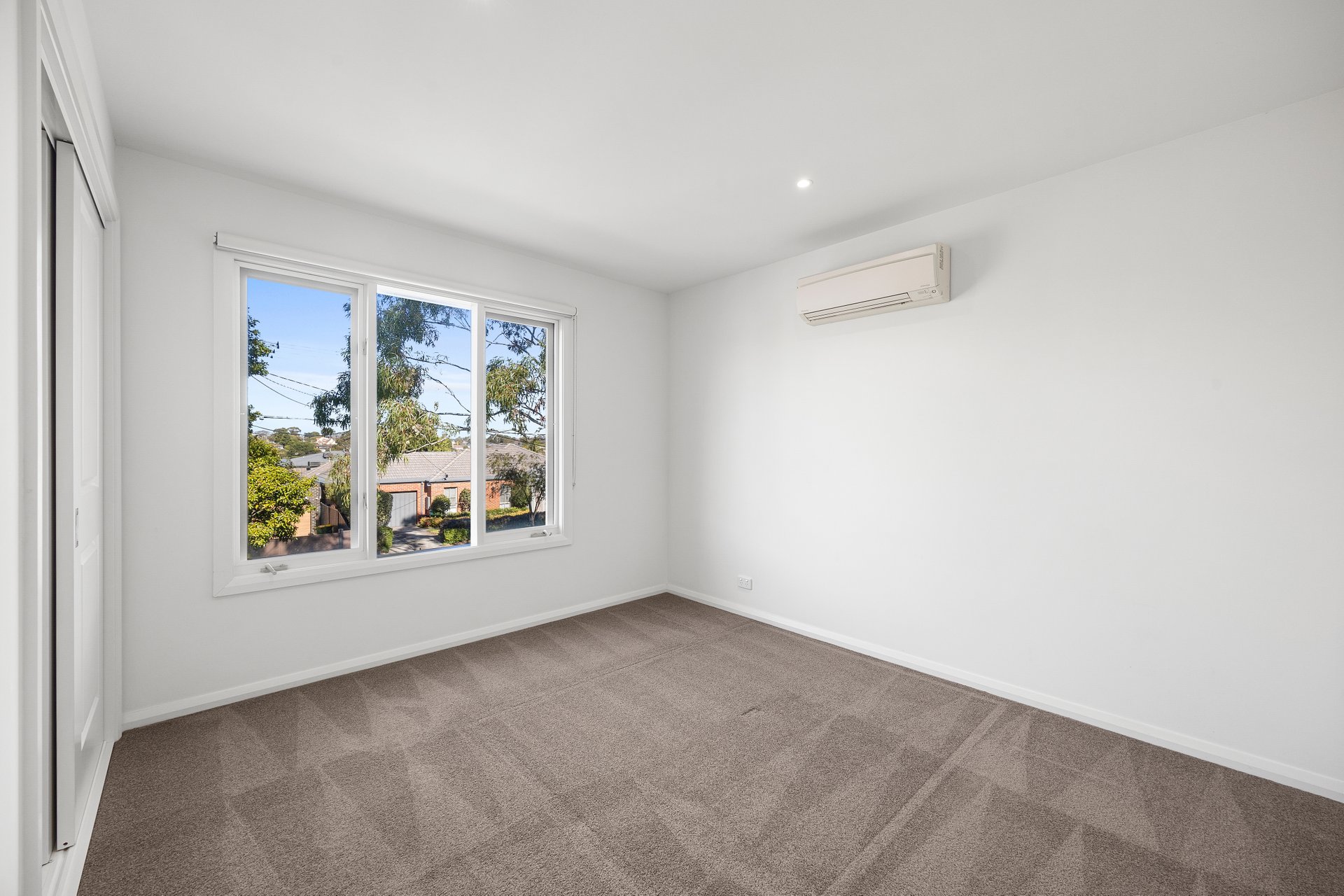 1/12 Newbigin Street, Burwood image 5