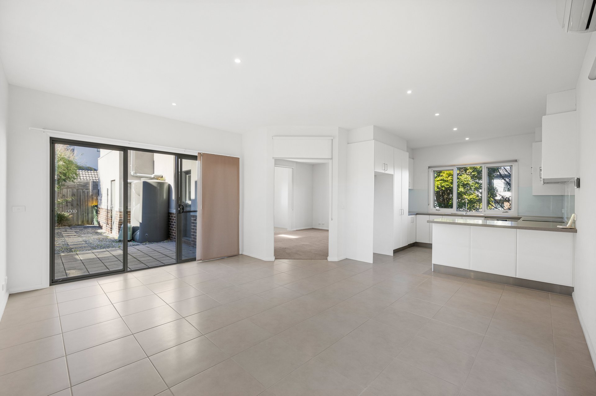 1/12 Newbigin Street, Burwood image 2