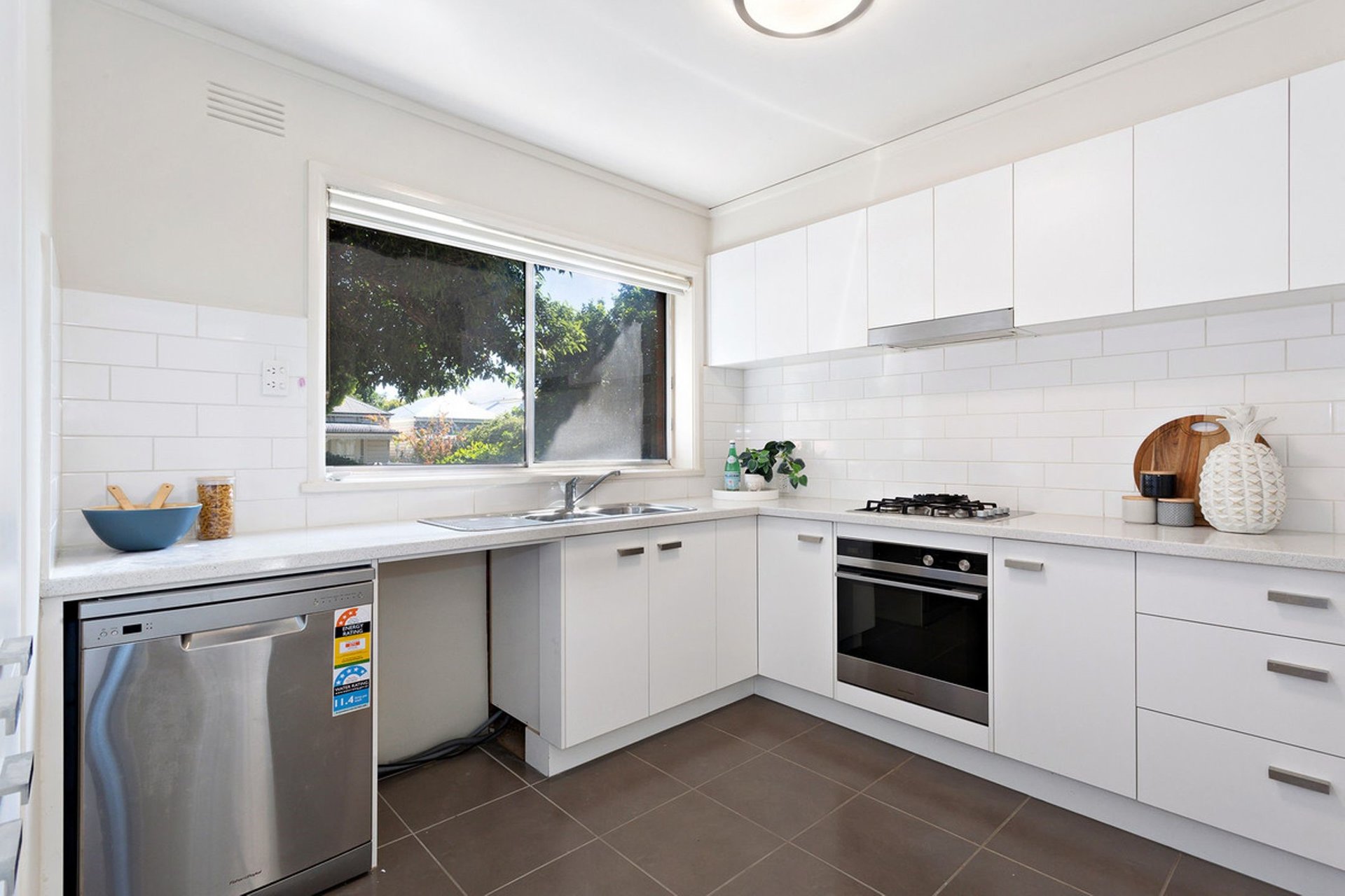 1/12 Pine Street, Hawthorn image 2