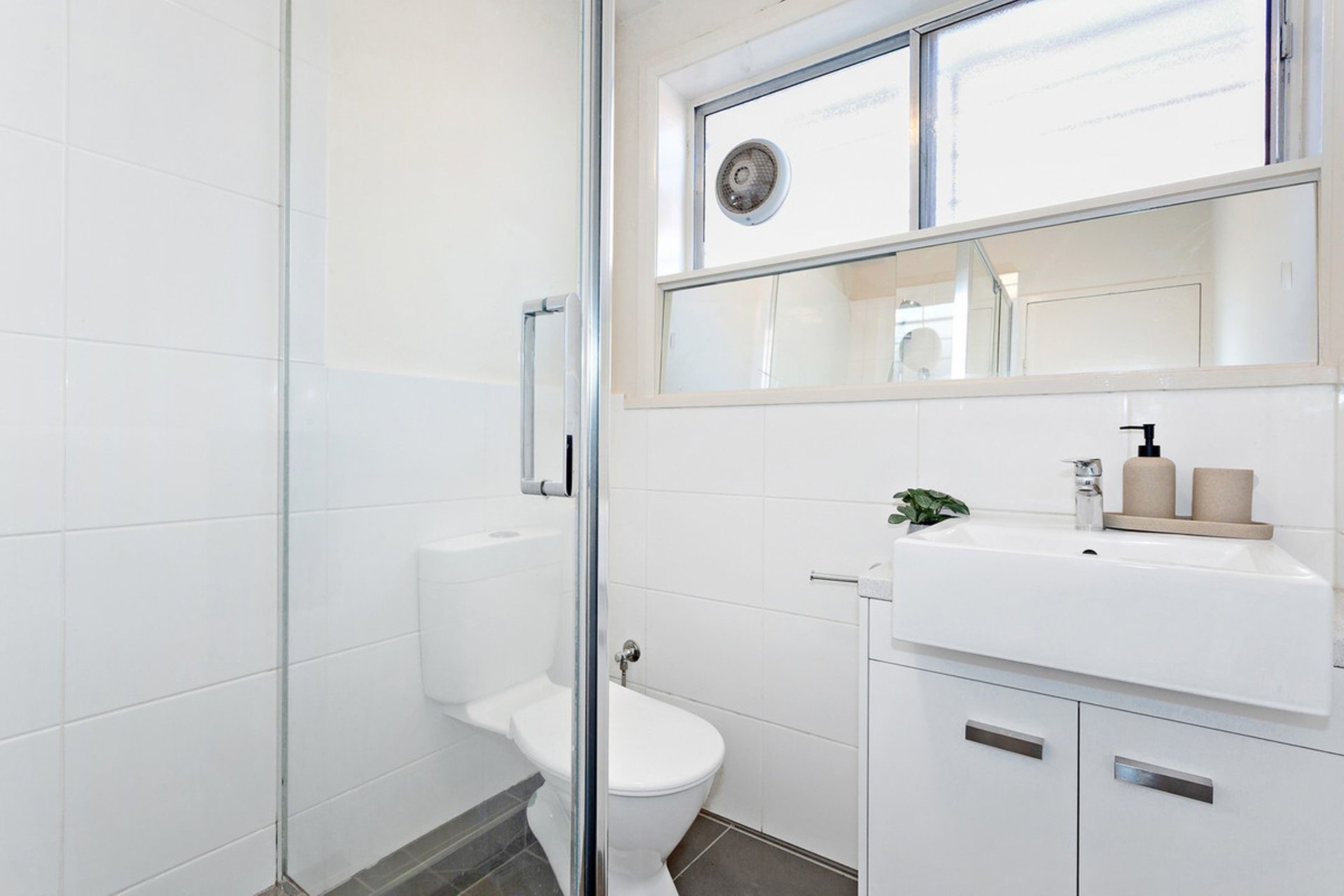 1/12 Pine Street, Hawthorn image 4