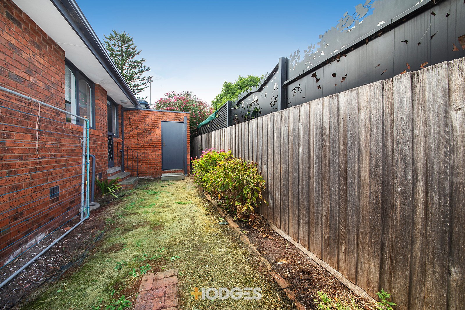 1 / 12 Raymond Court Brighton East Hodges