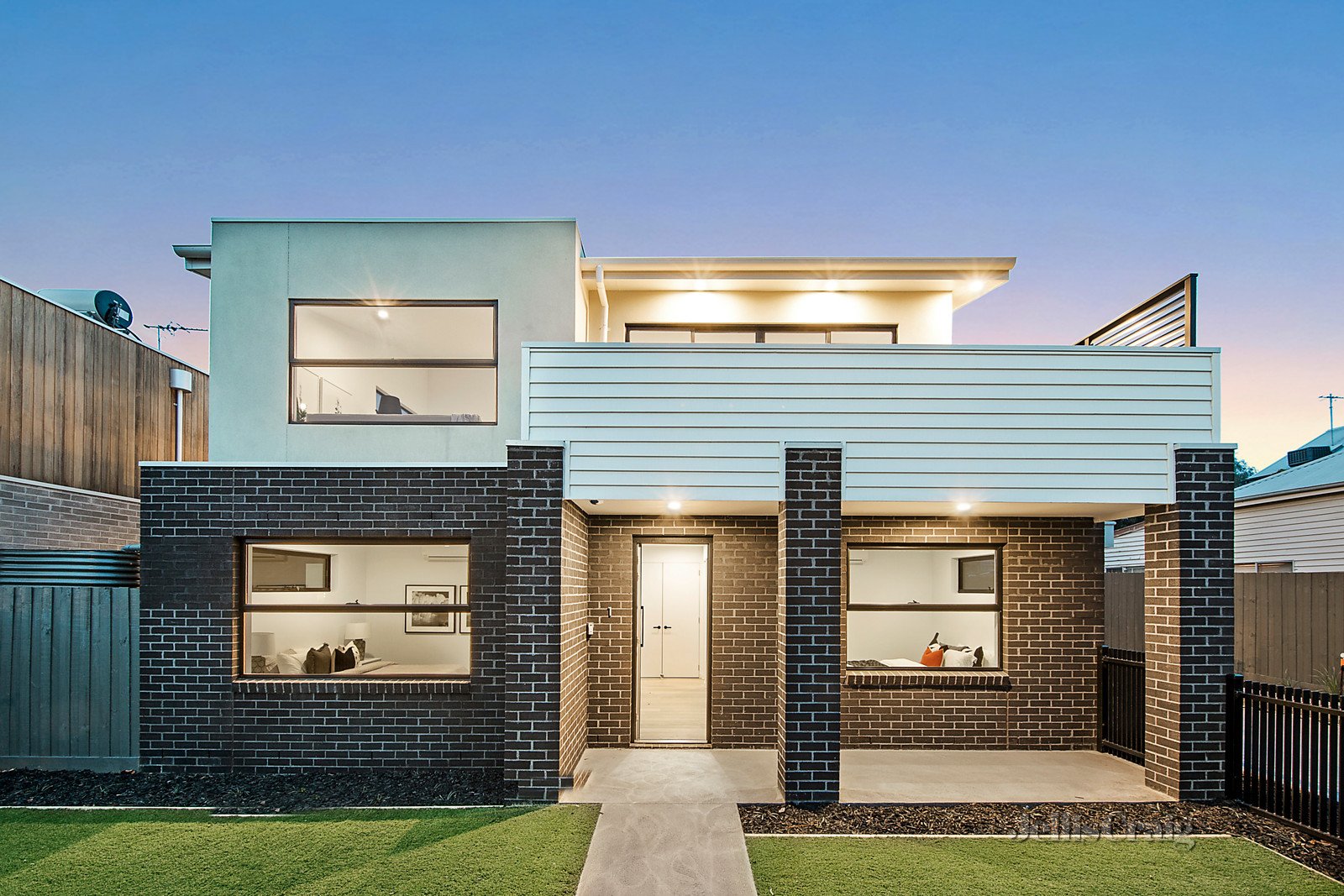 1/12 Sandown Road, Ascot Vale image 2