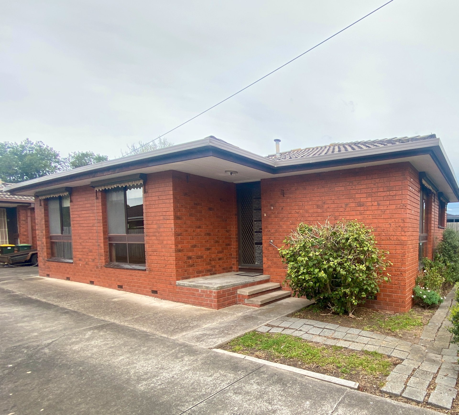 1/12 Staverly Road, Herne Hill image 1