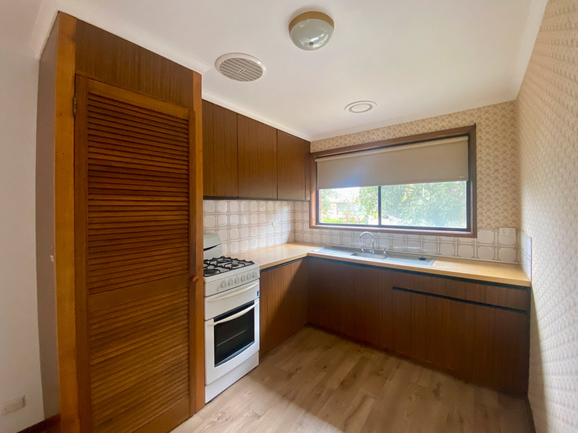 1/12 Staverly Road, Herne Hill image 4