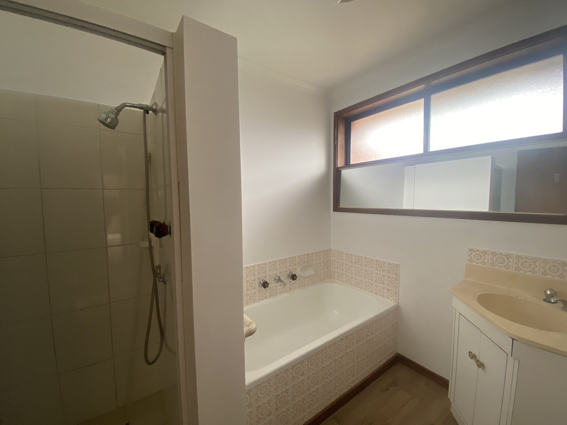 1/12 Staverly Road, Herne Hill image 6