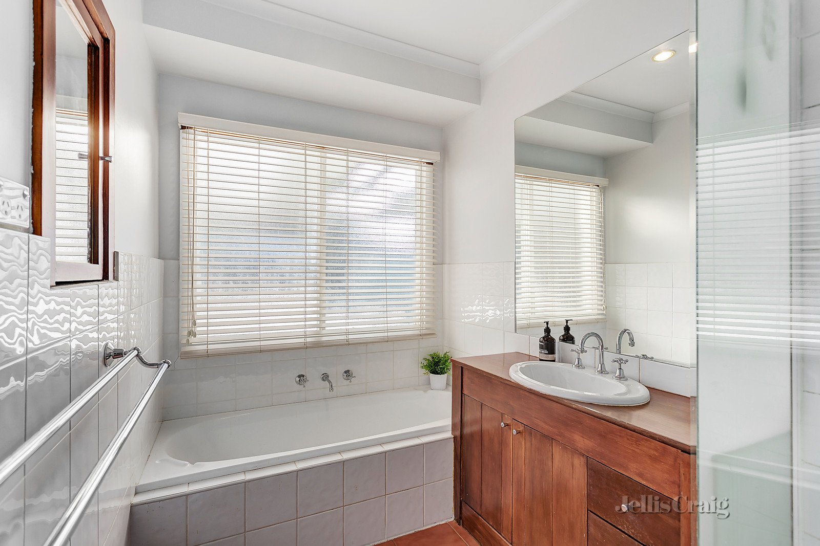 1/12 Surrey Street, Ringwood image 7