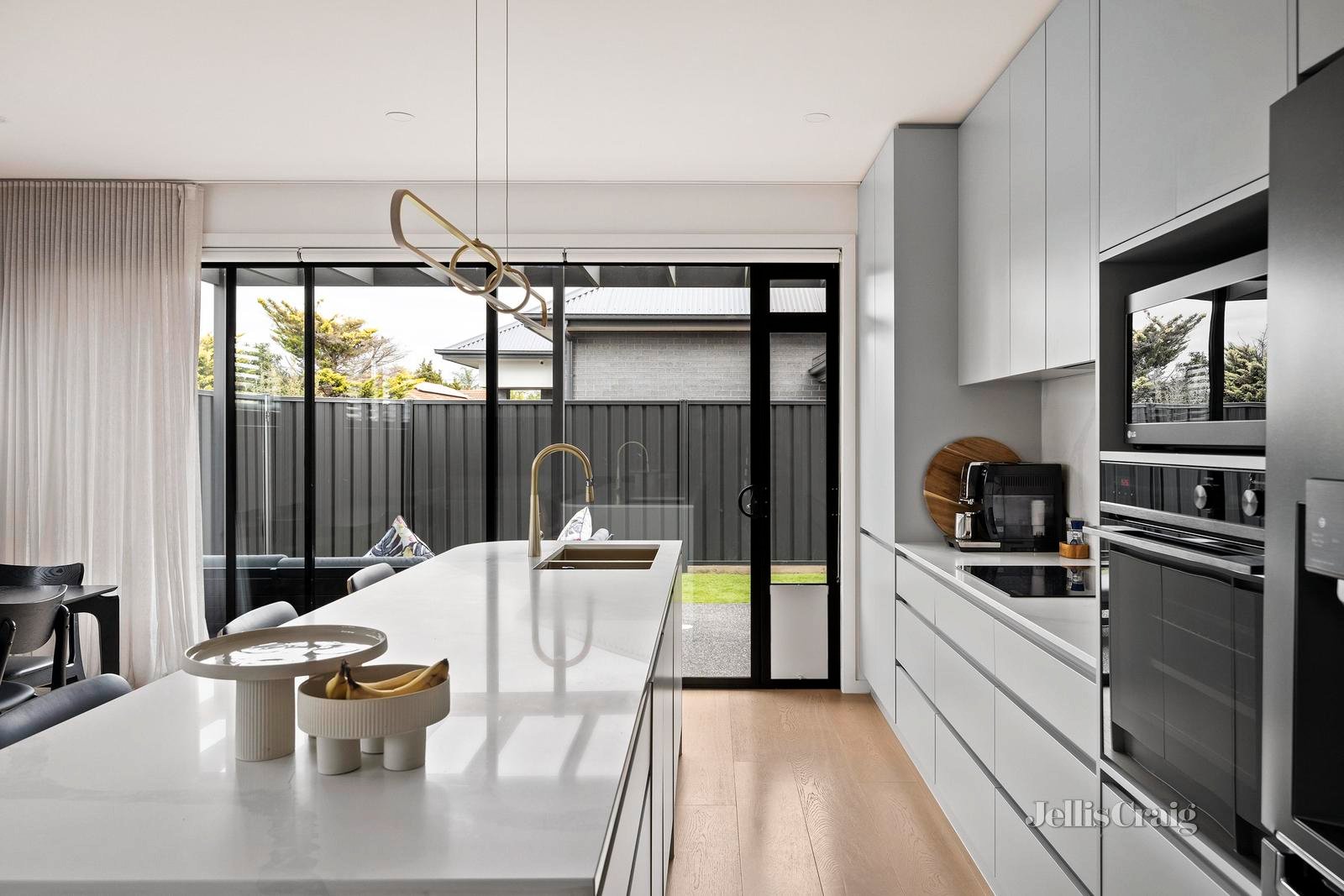 1/12 Sutherland Court, Altona Meadows image 3