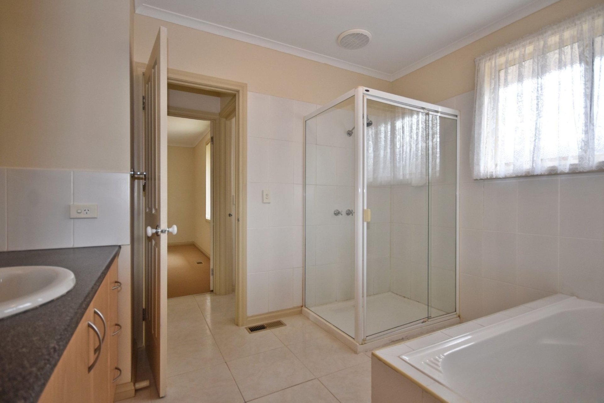 1/12 Victoria Road, Lilydale image 5