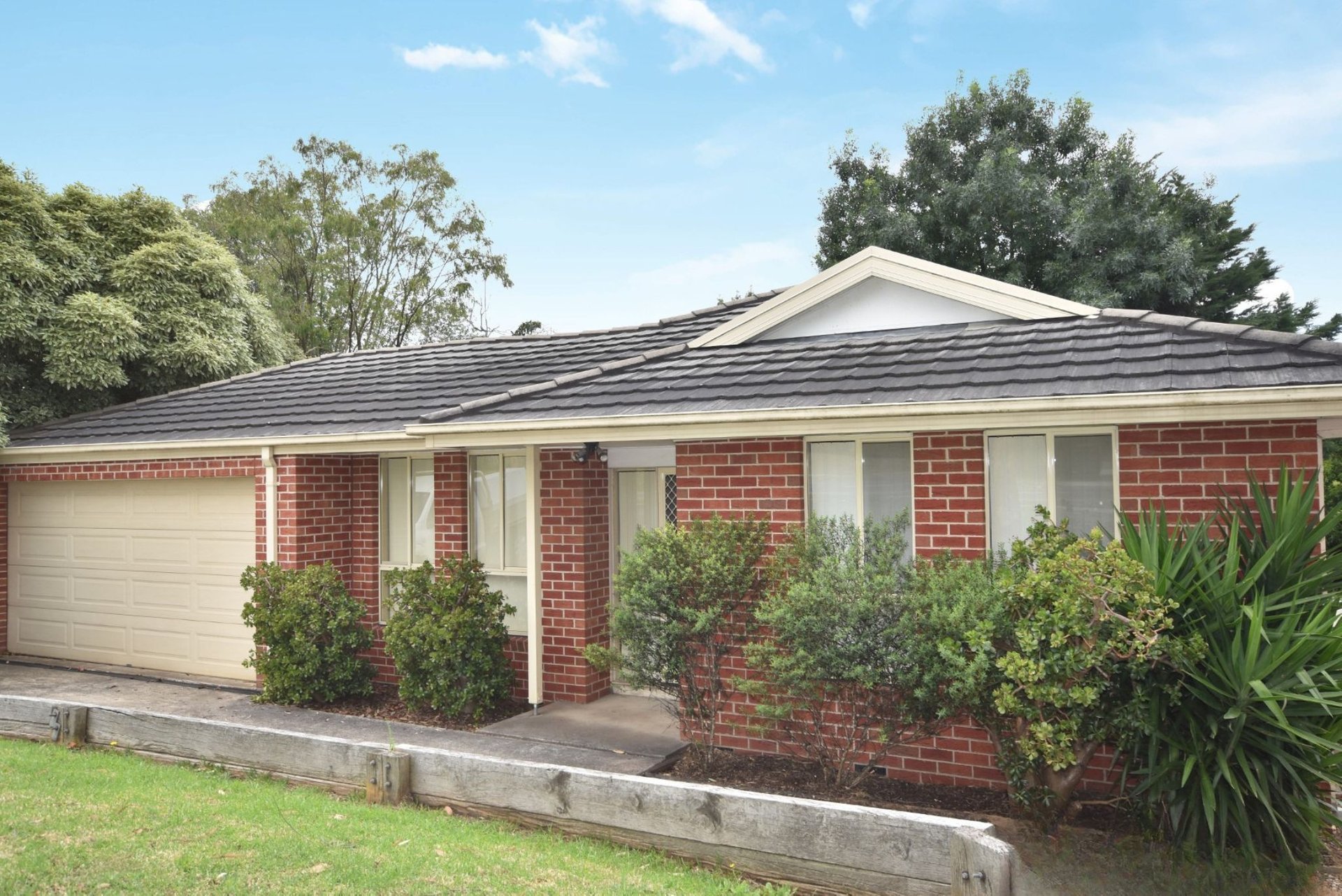 1/12 Victoria Road, Lilydale image 1