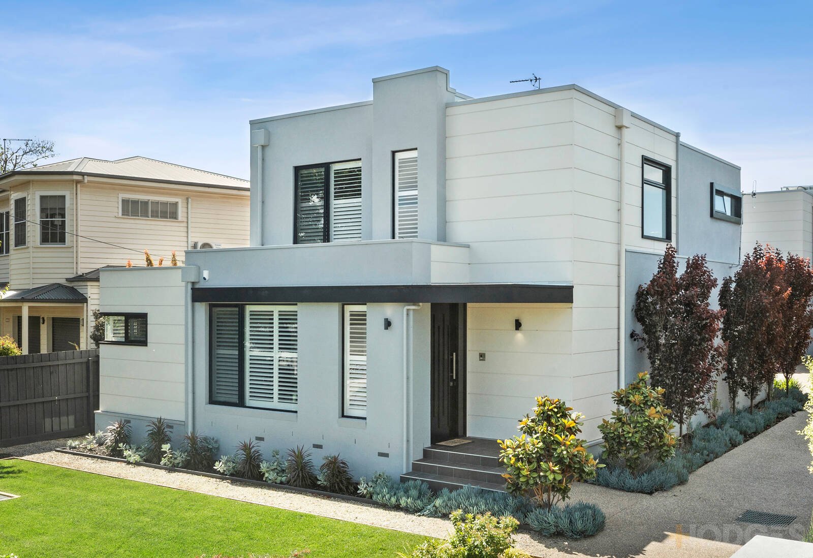 1 / 12 Vista Road Newtown