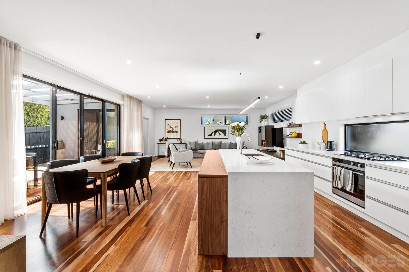 1 / 12 Vista Road Newtown