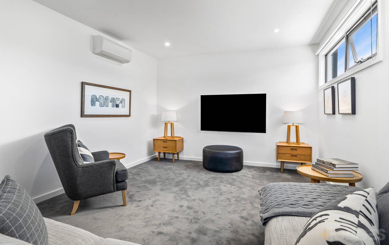 1 / 12 Vista Road Newtown