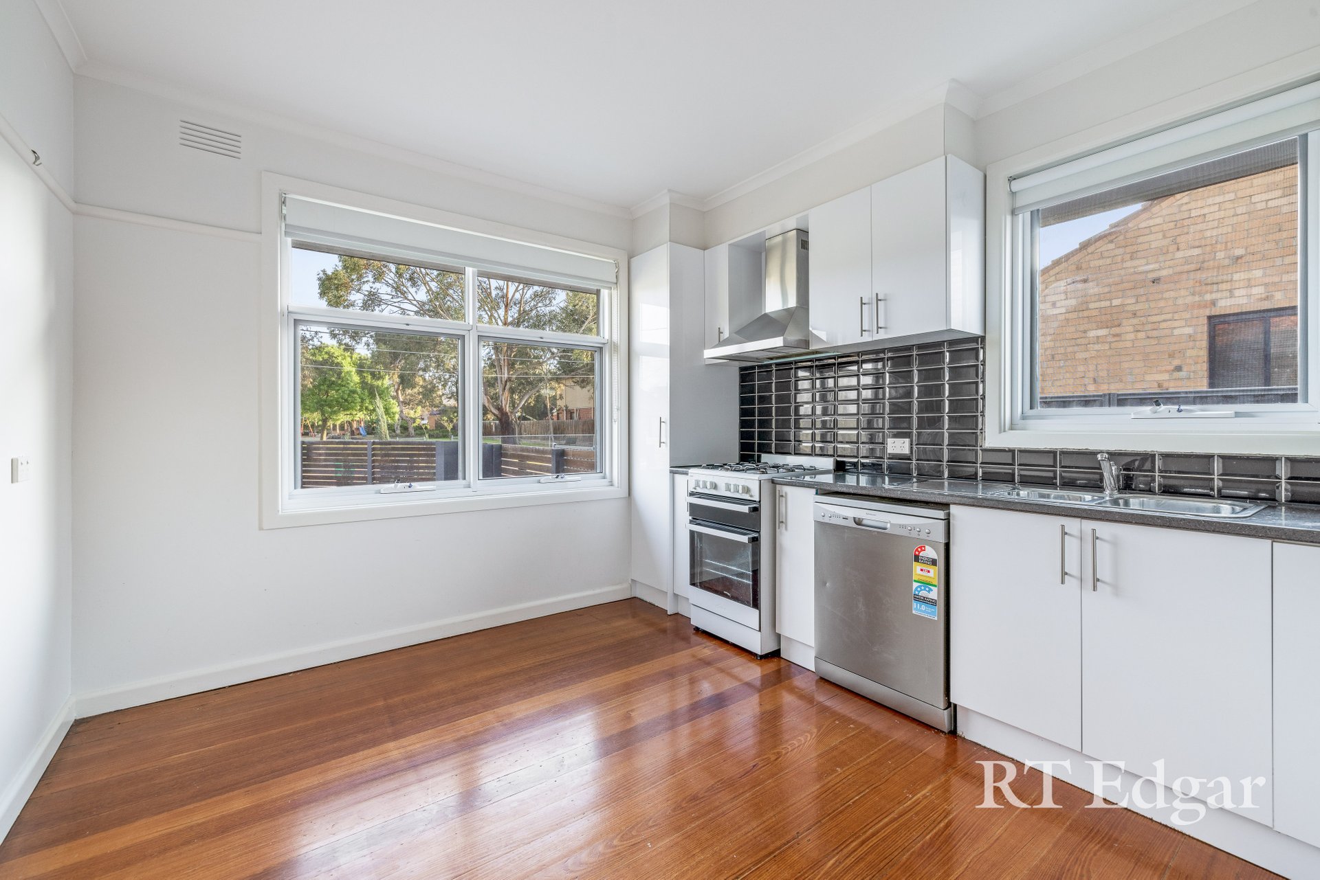 Property Gallery Thumbnail 3