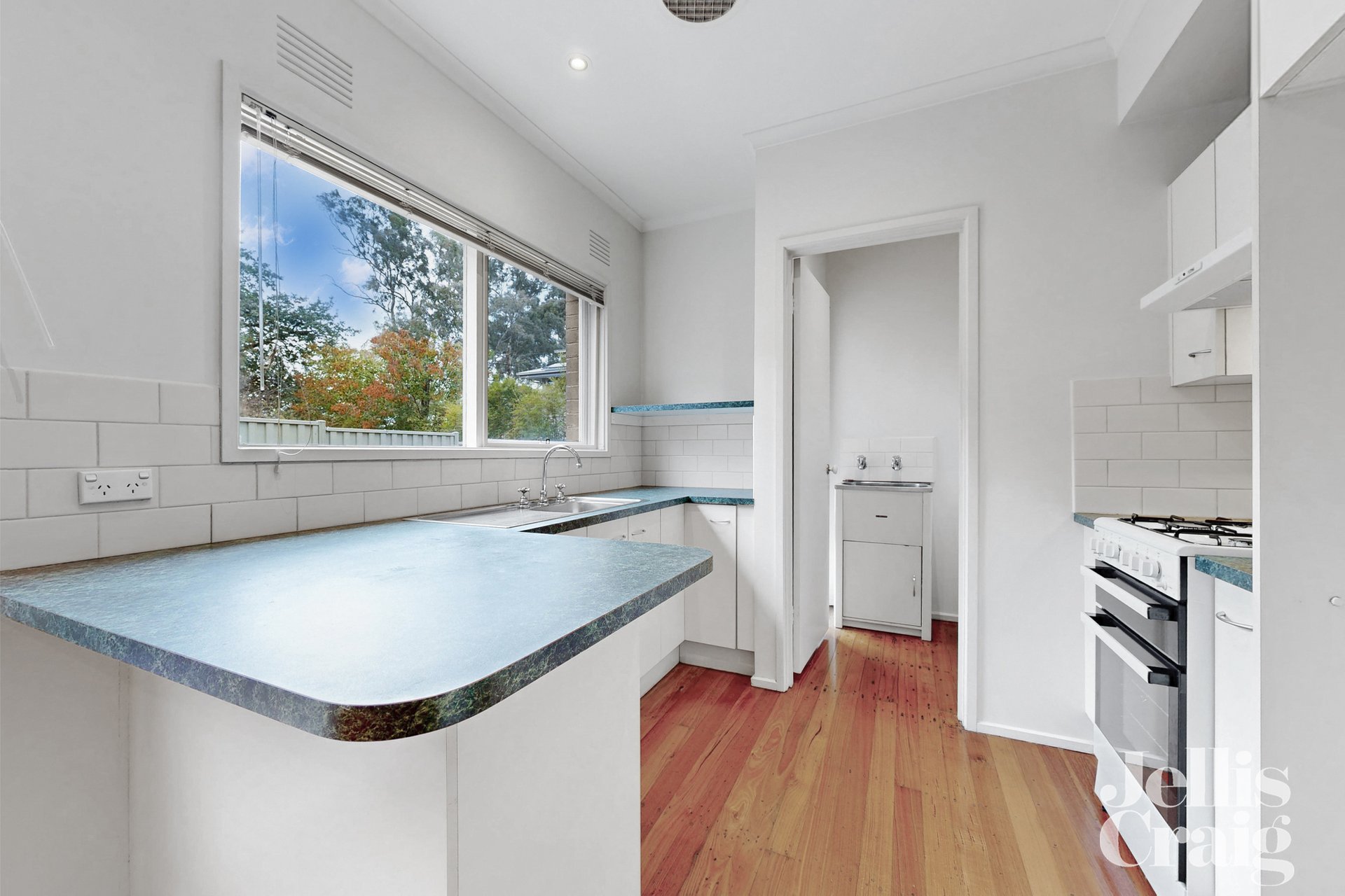 1/12 Weir Street, Balwyn image 4
