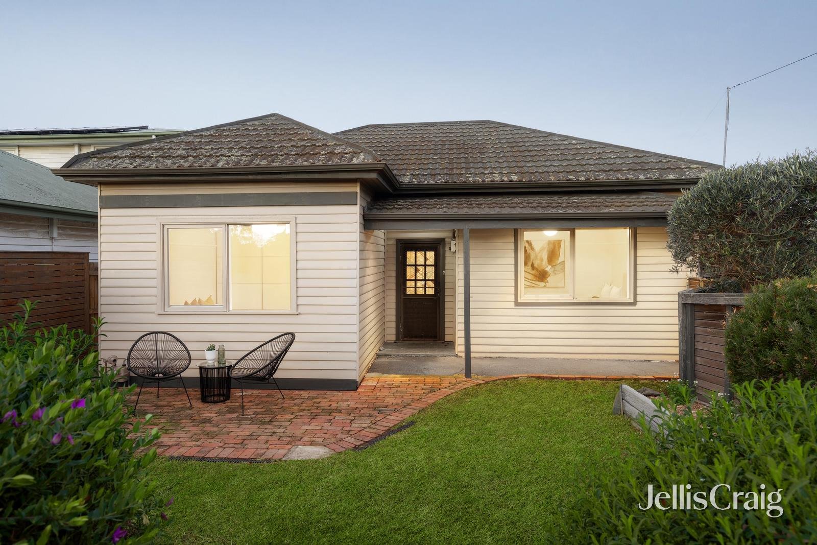 1/12 William Street, Greensborough image 1