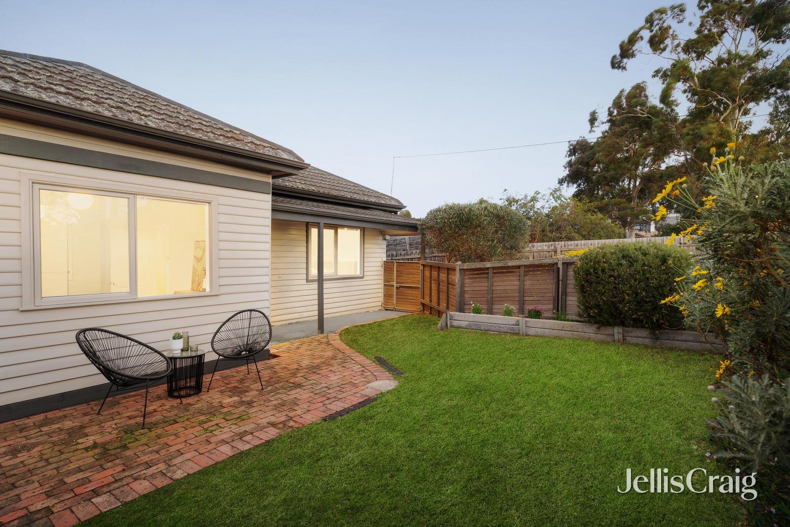 1/12 William Street, Greensborough image 2