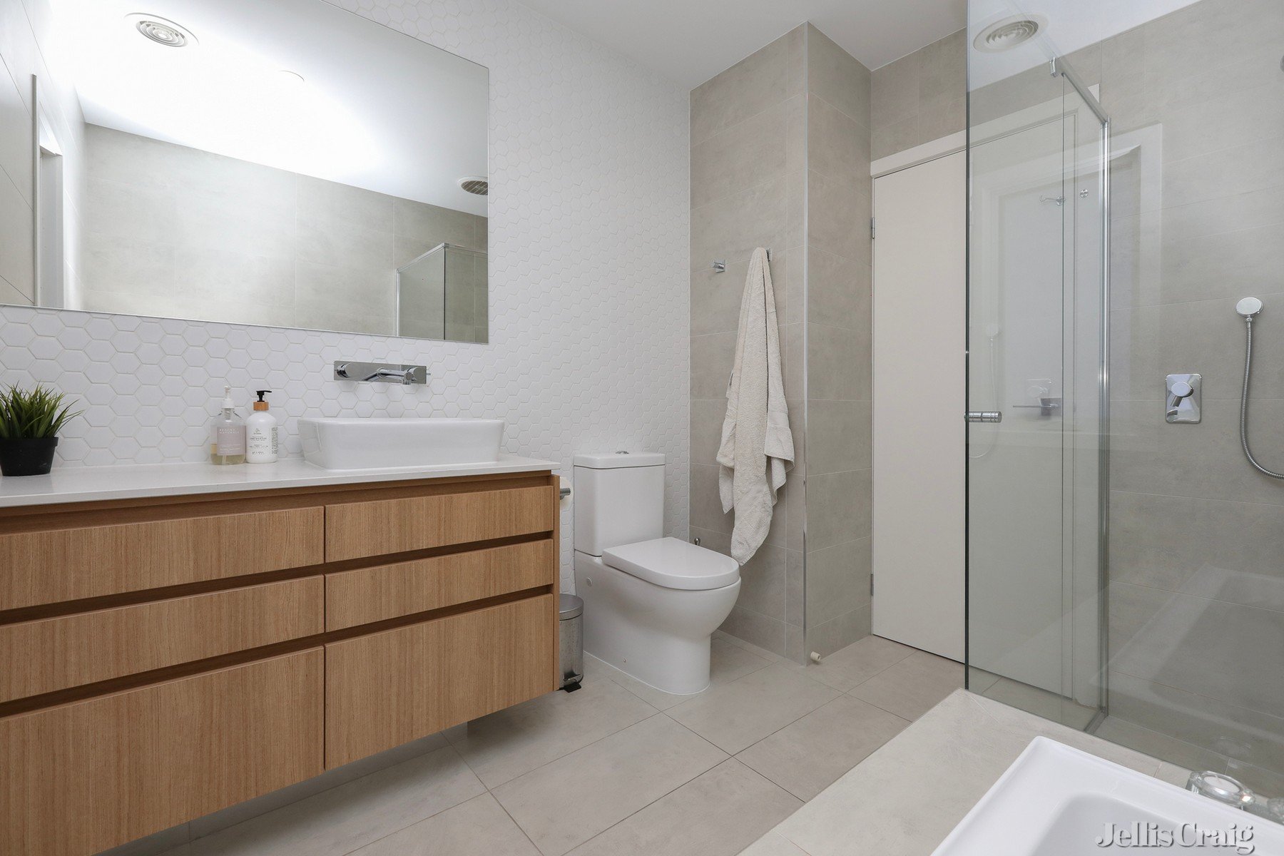 1/120 Ford Street, Ivanhoe image 6