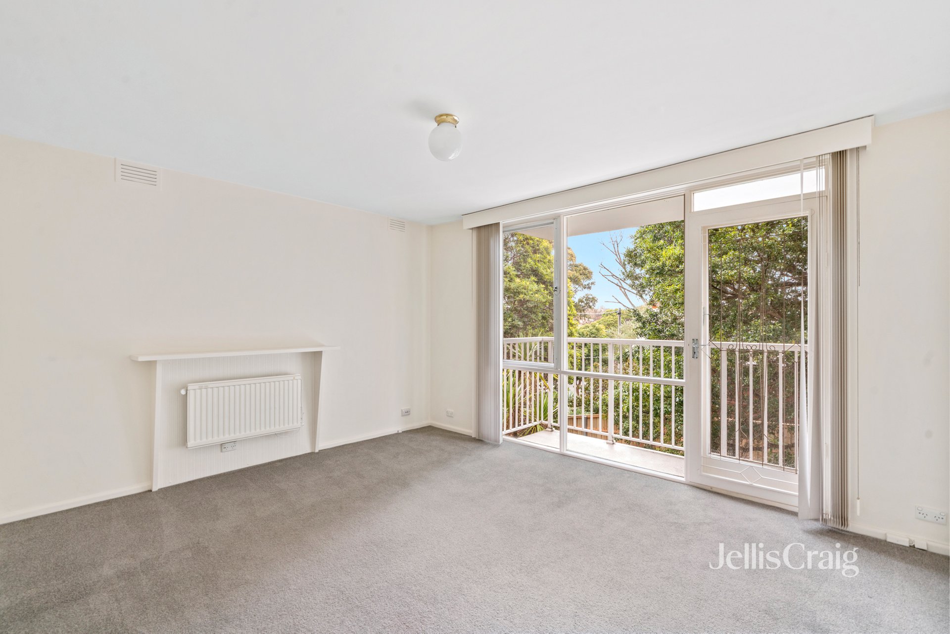 11/21 Tintern Avenue, Toorak image 3