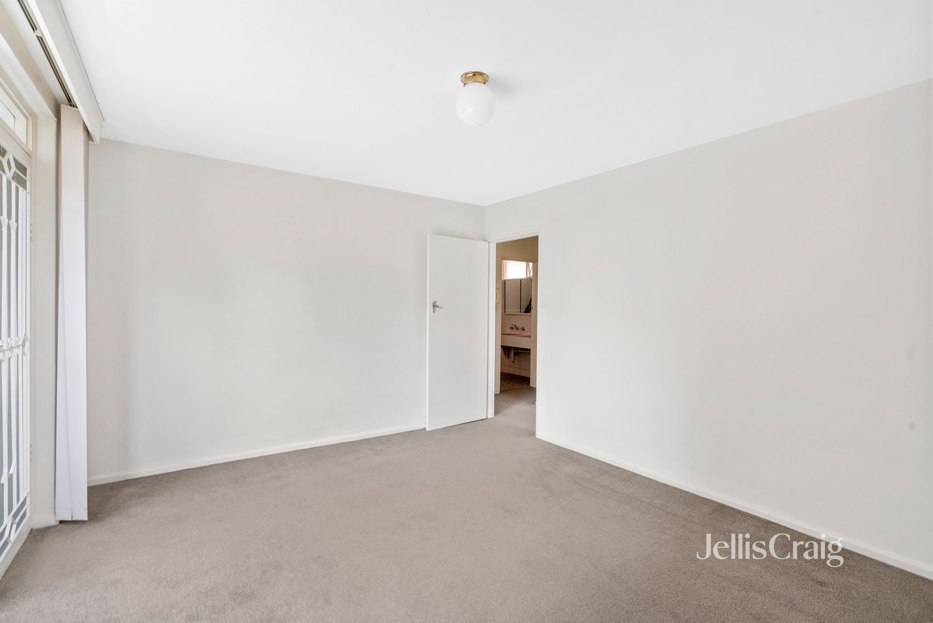 11/21 Tintern Avenue, Toorak image 5