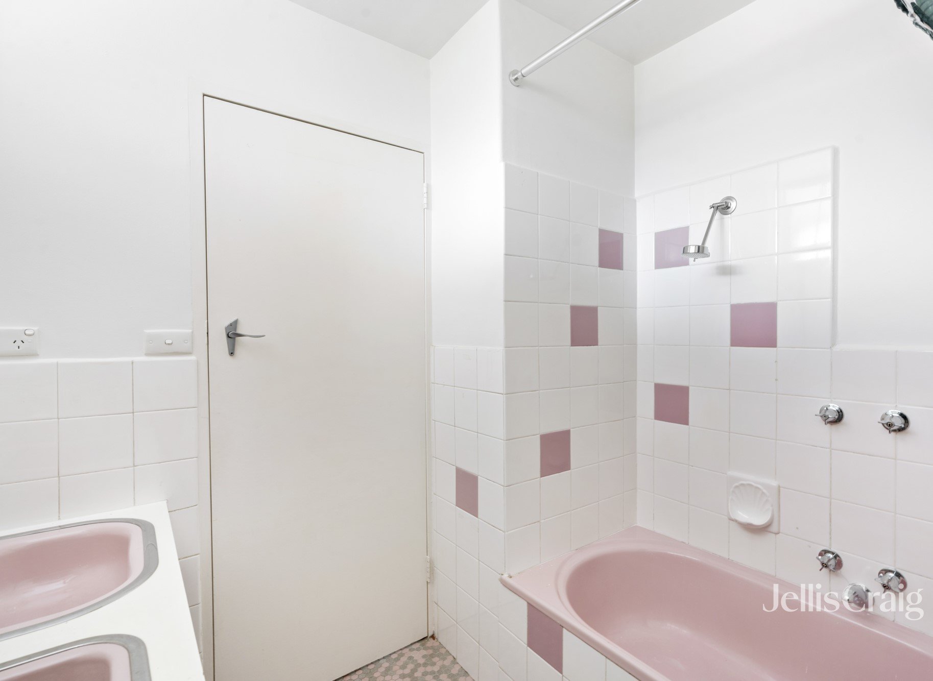 11/21 Tintern Avenue, Toorak image 6