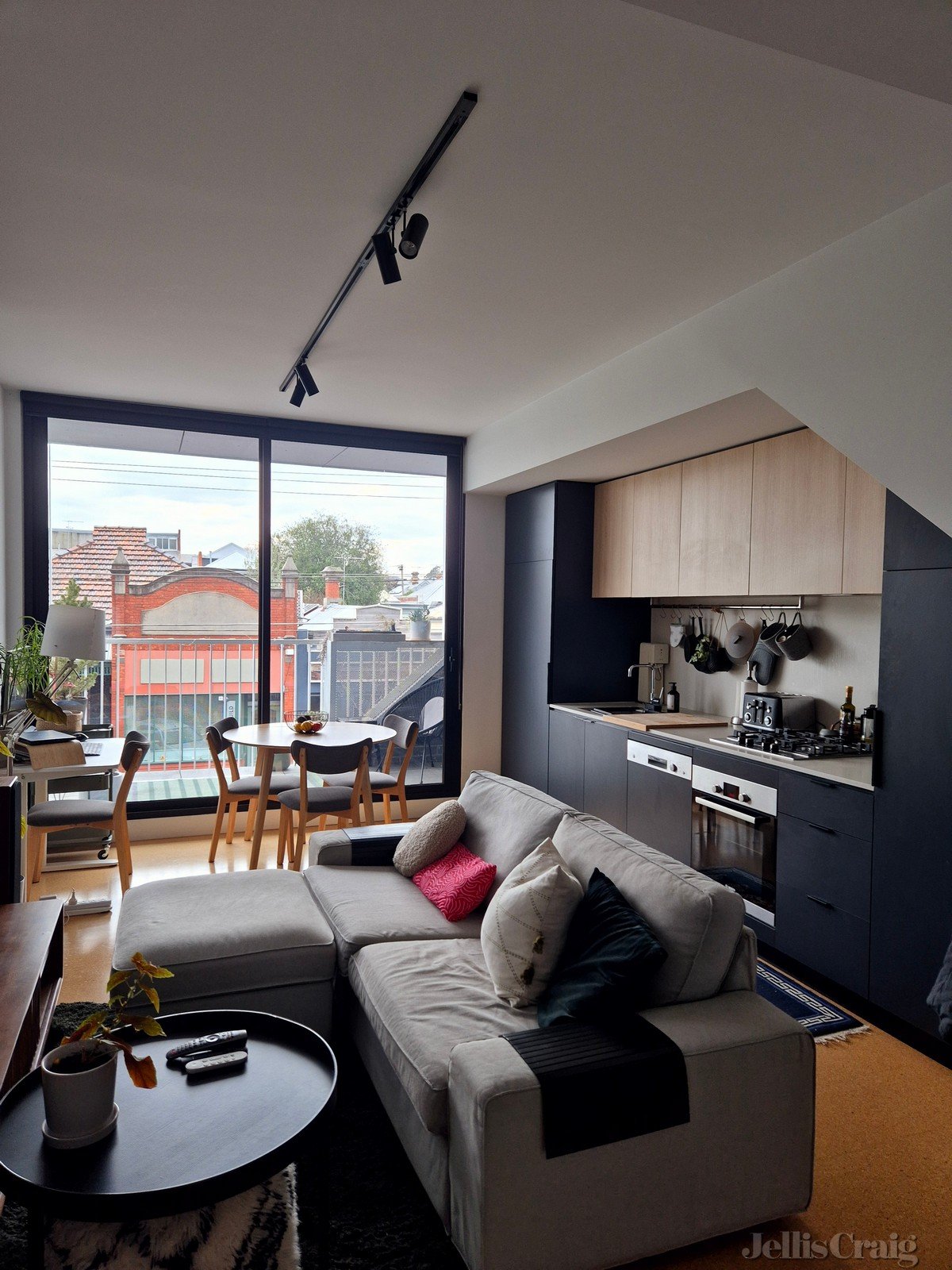 1/122 Roseneath Street, Clifton Hill image 1