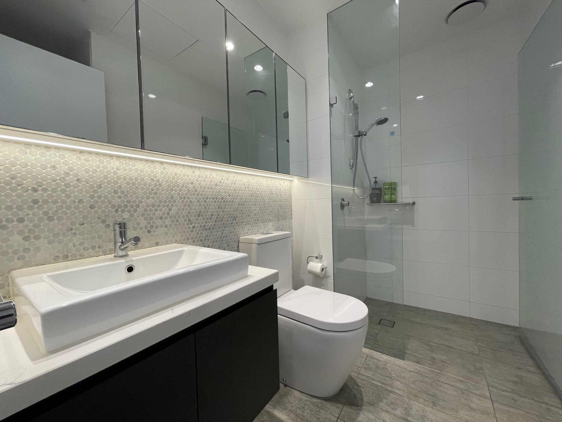 1122/850 Whitehorse Road, Box Hill image 6