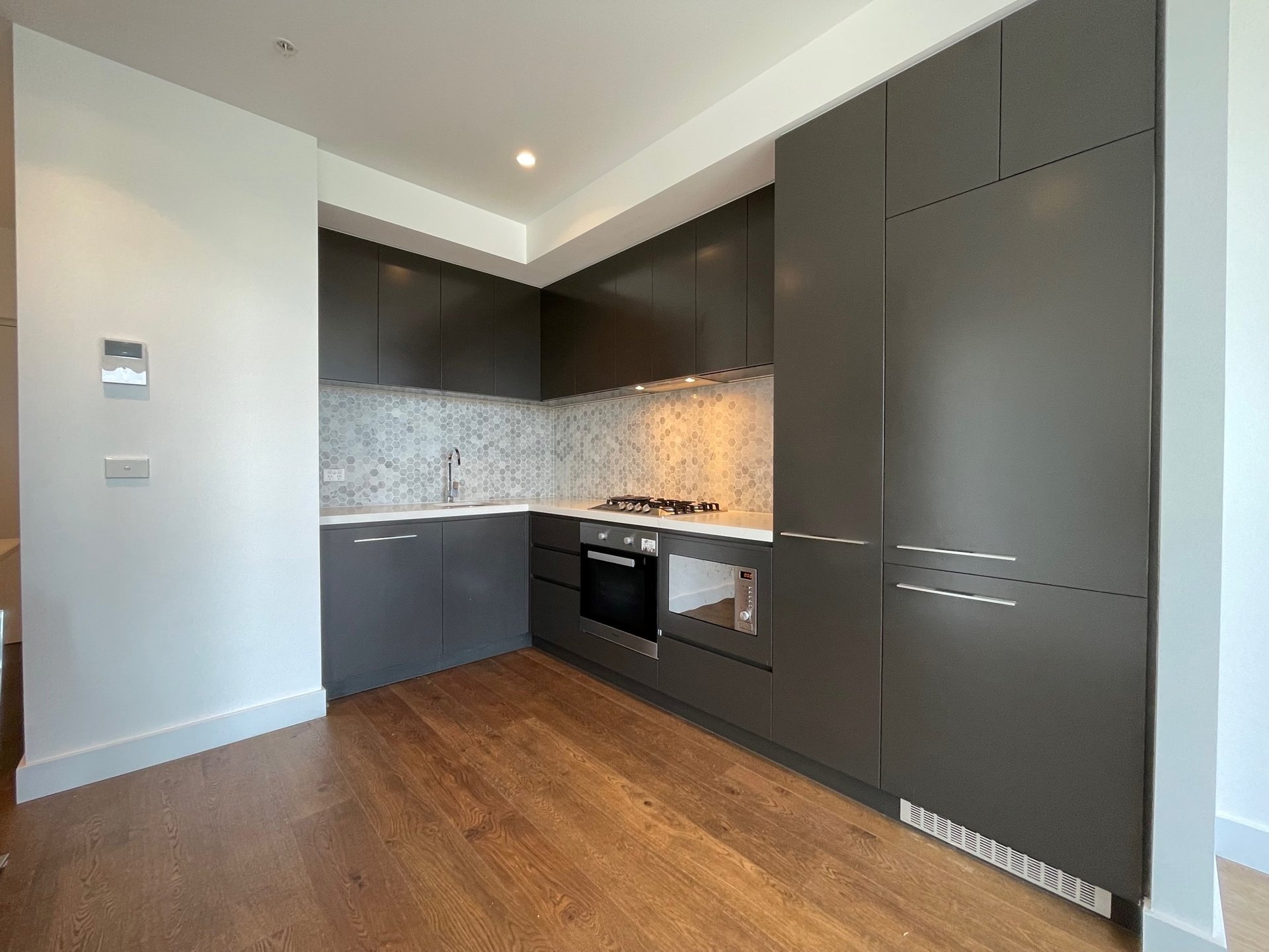 1122/850 Whitehorse Road, Box Hill image 3