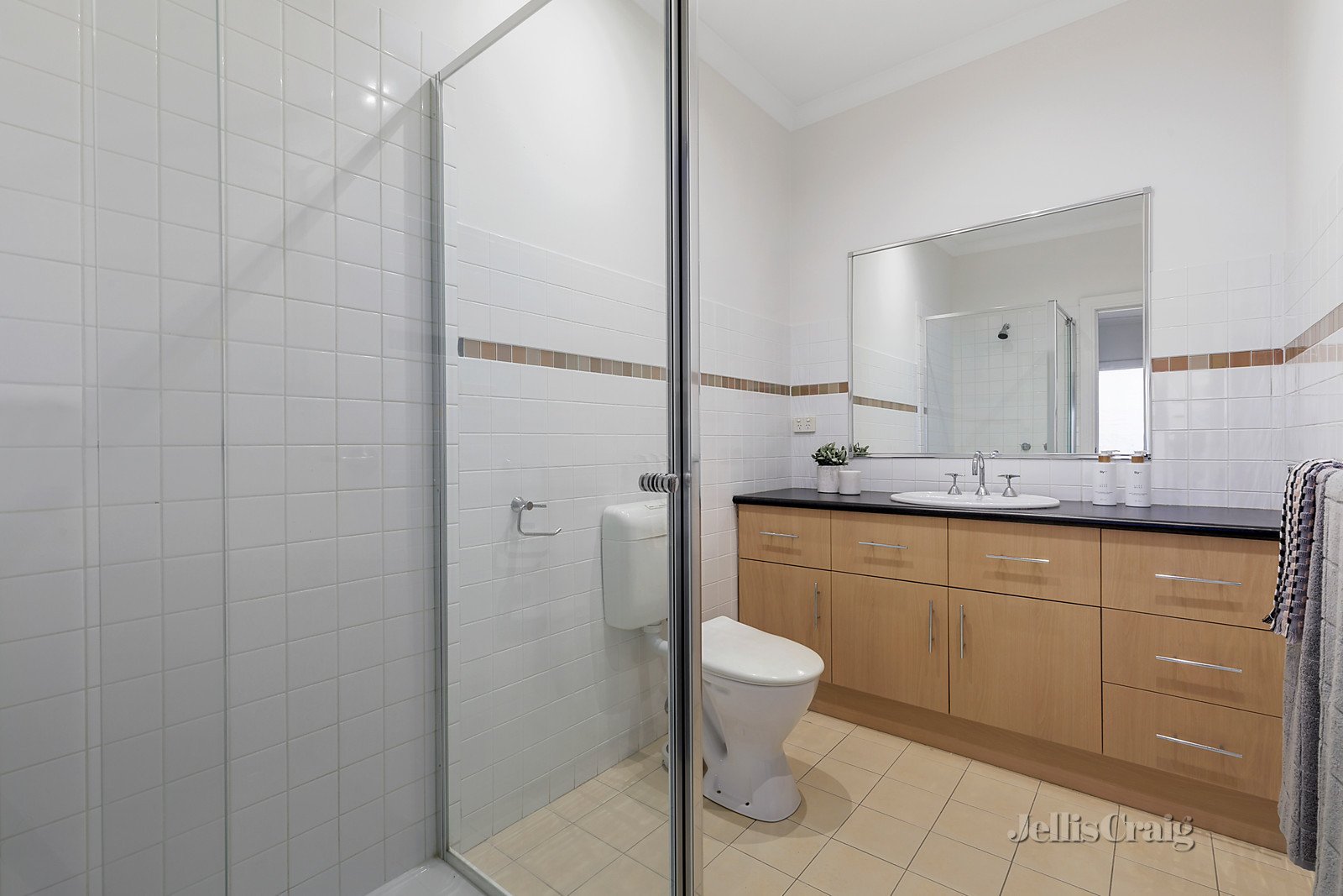 1/123 Patterson Road, Bentleigh image 6