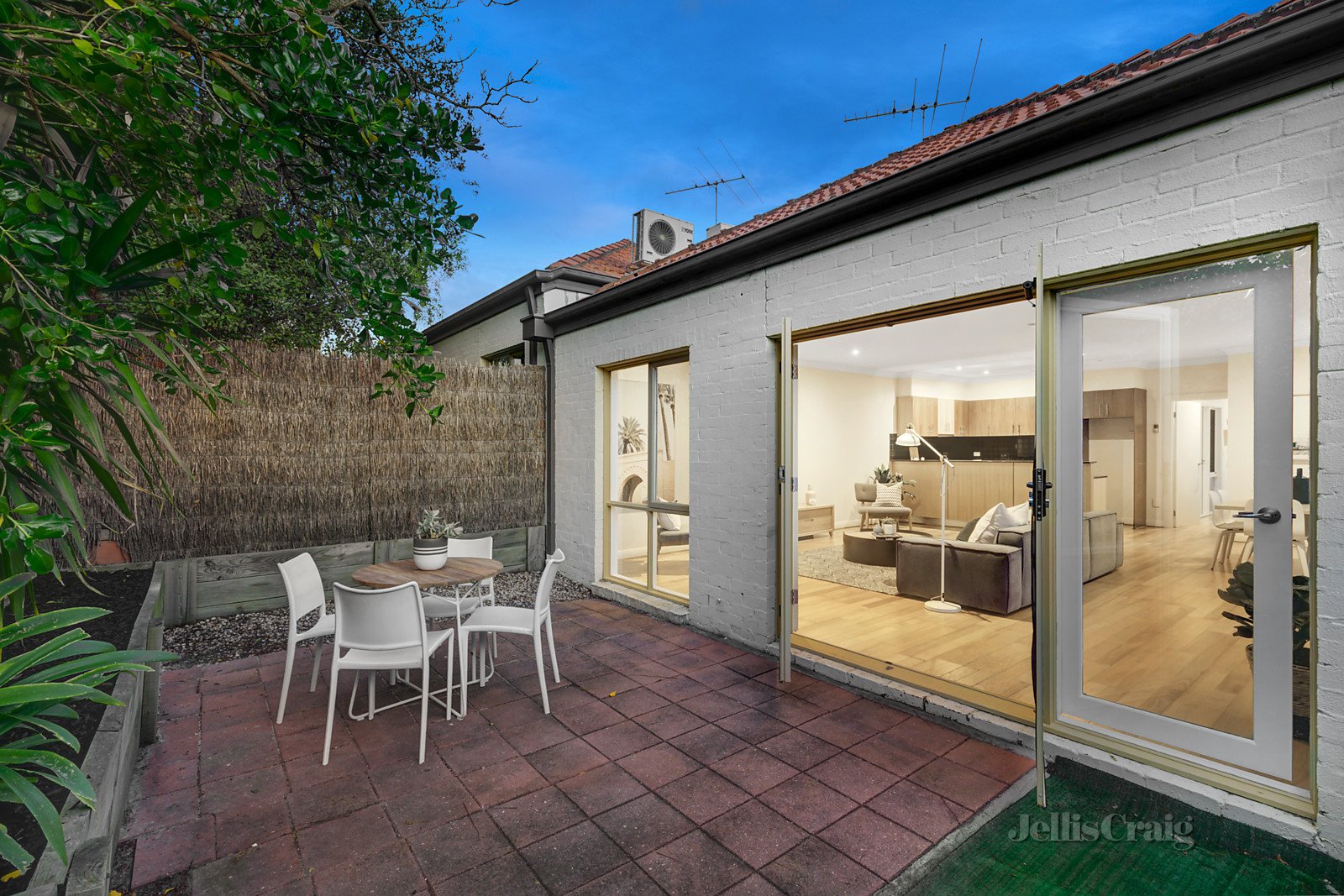 1/123 Patterson Road, Bentleigh image 7