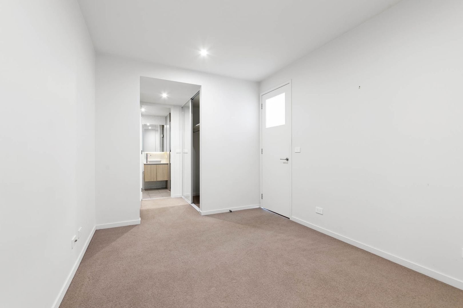 Property Gallery Thumbnail 3