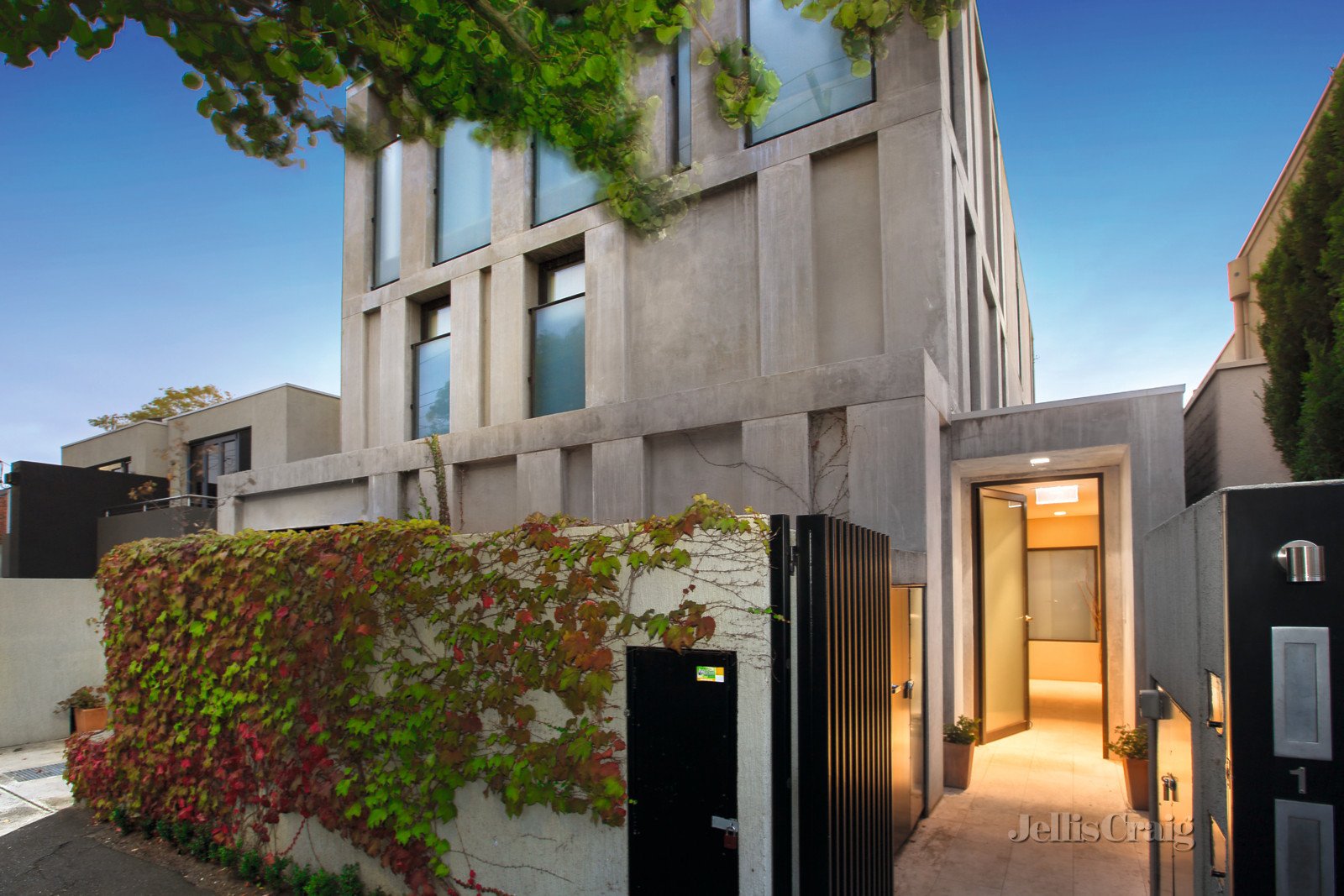 1/125 Canterbury Road, Toorak image 2