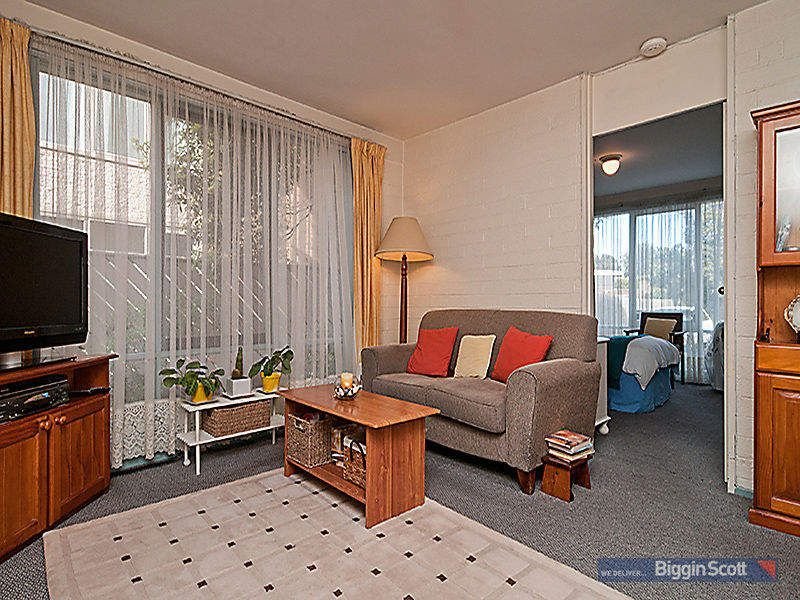 1/125 Ferguson Street, Williamstown image 2