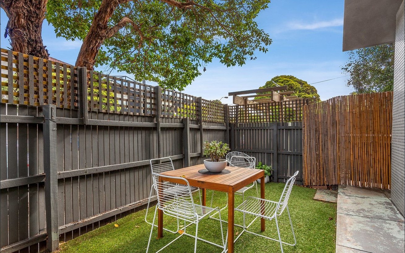 1/125 Glen Huntly Road, Elwood image 2