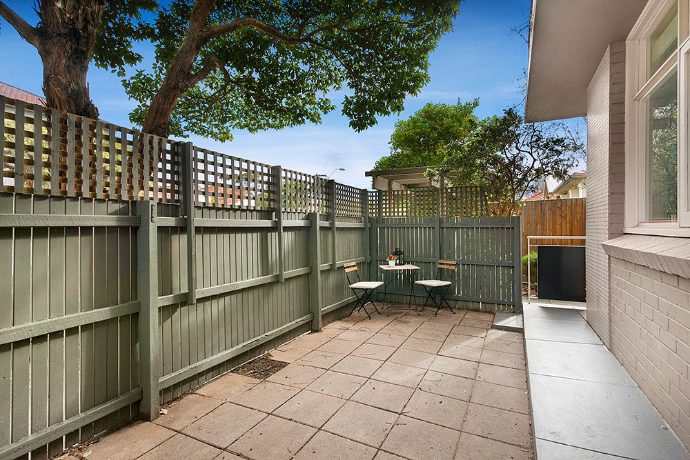 1/125 Glenhuntly Road, Elwood image 2