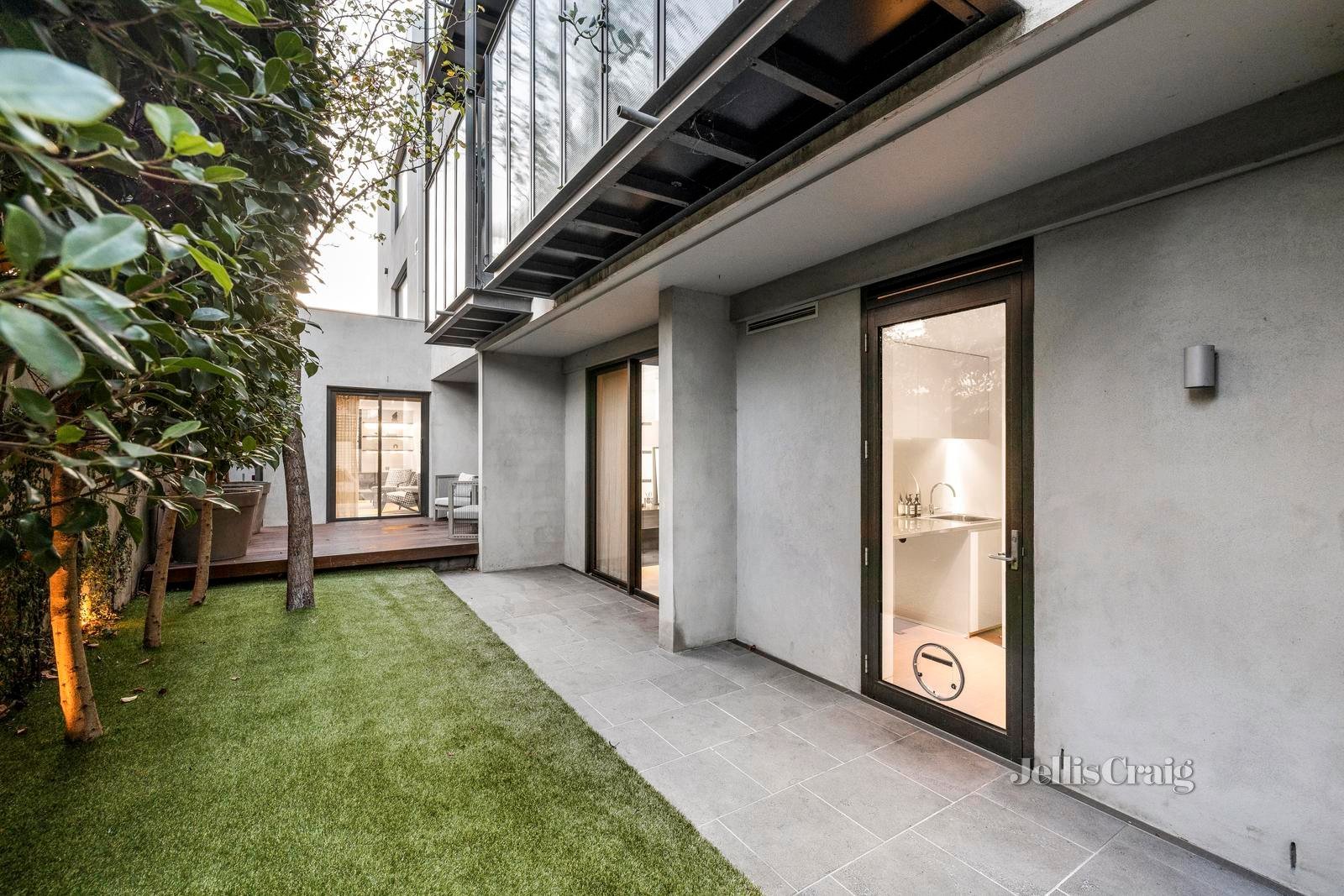 1/126 Walsh Street, South Yarra image 10