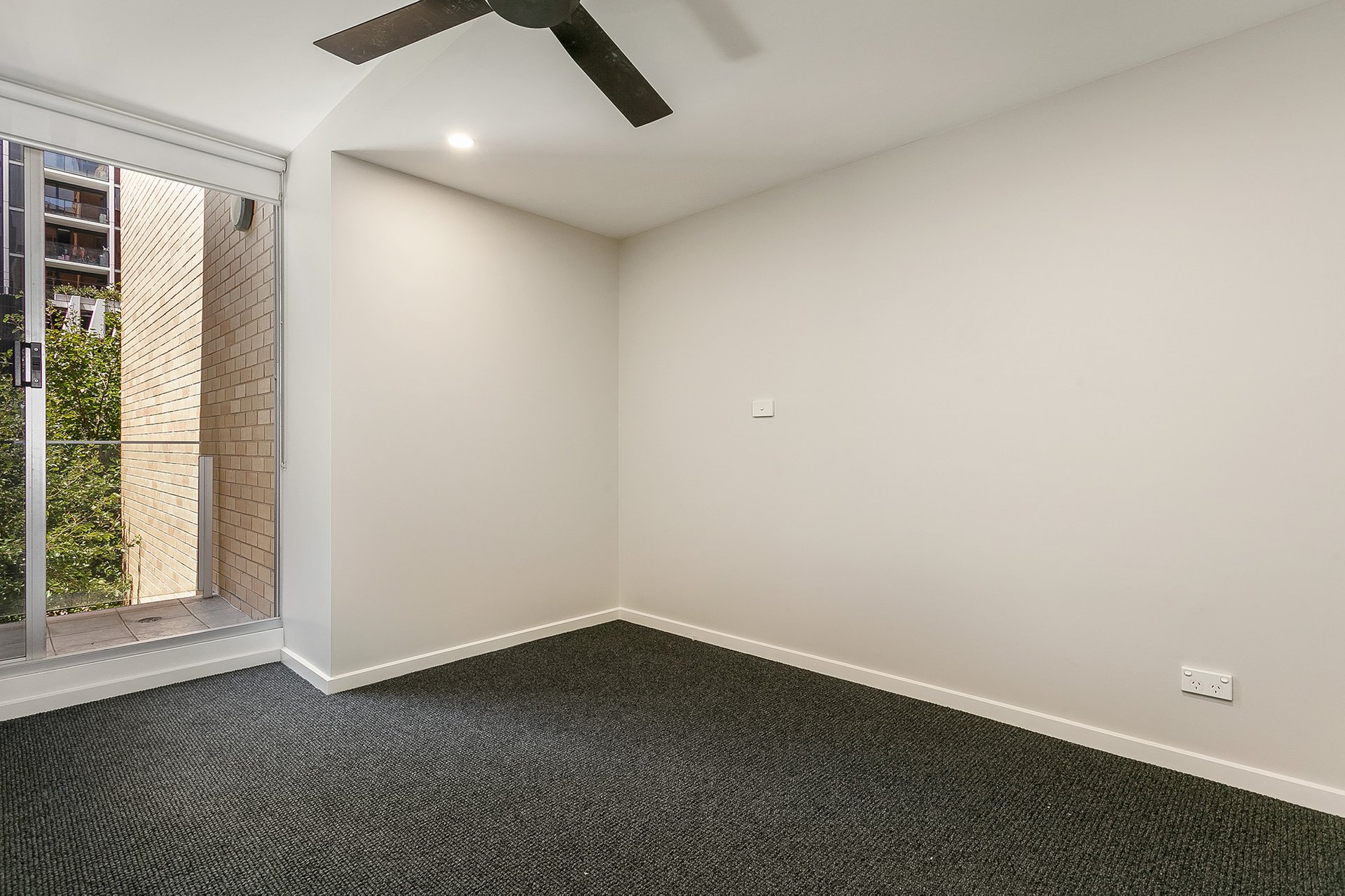 Property Gallery Thumbnail 3