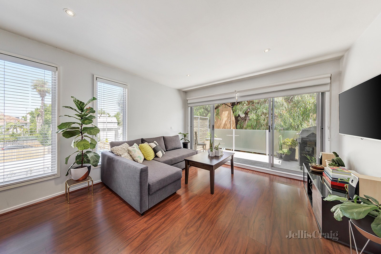 11/27 Charnwood Road, St Kilda image 2