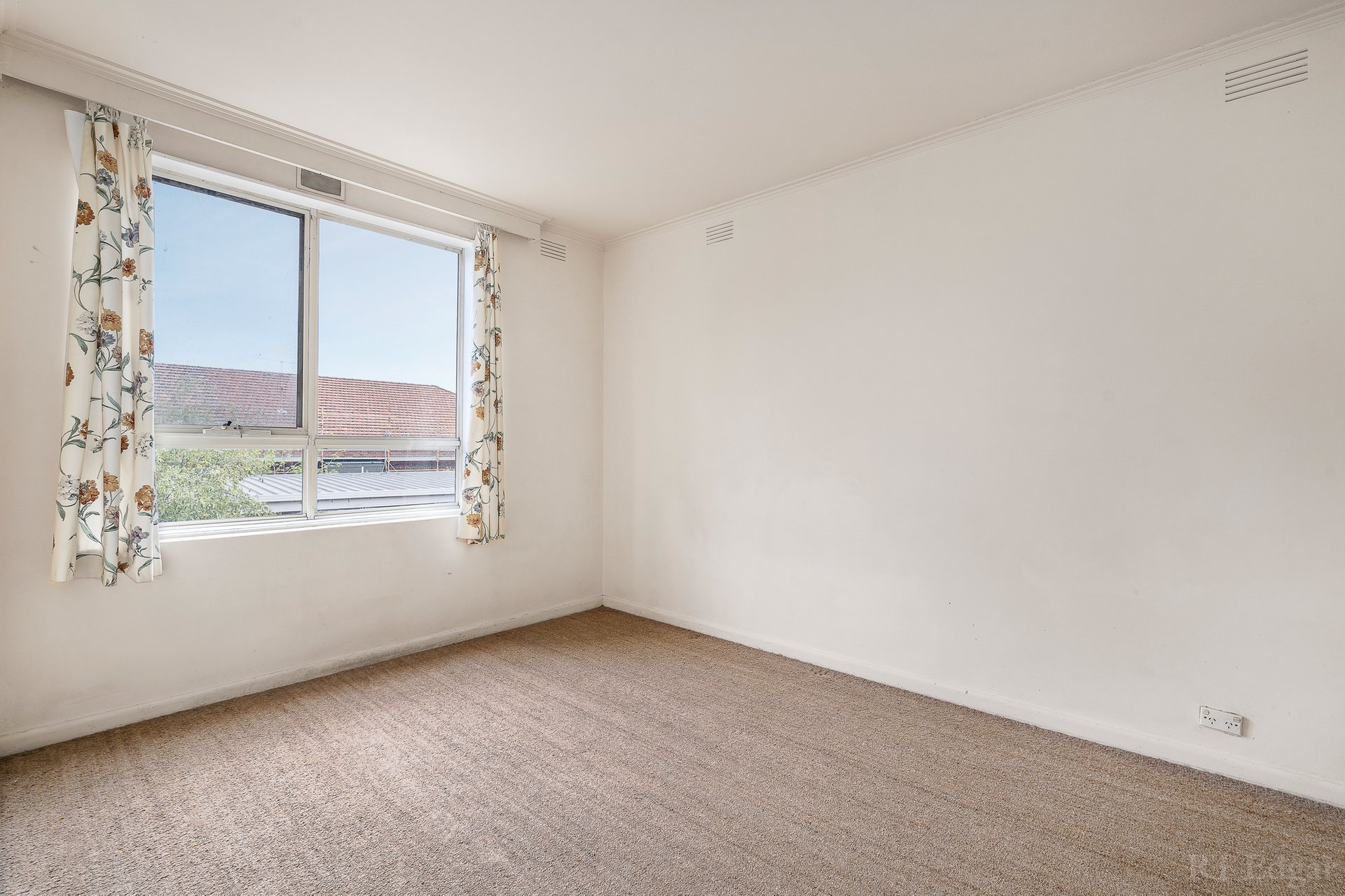Property Gallery Thumbnail 6