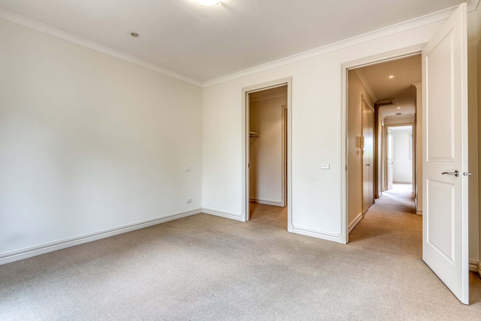 Property Gallery Thumbnail 9