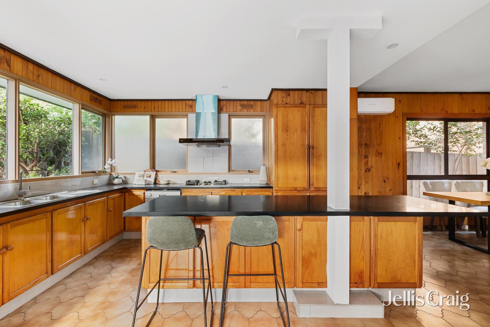1/13 Banyule Road, Rosanna image 4