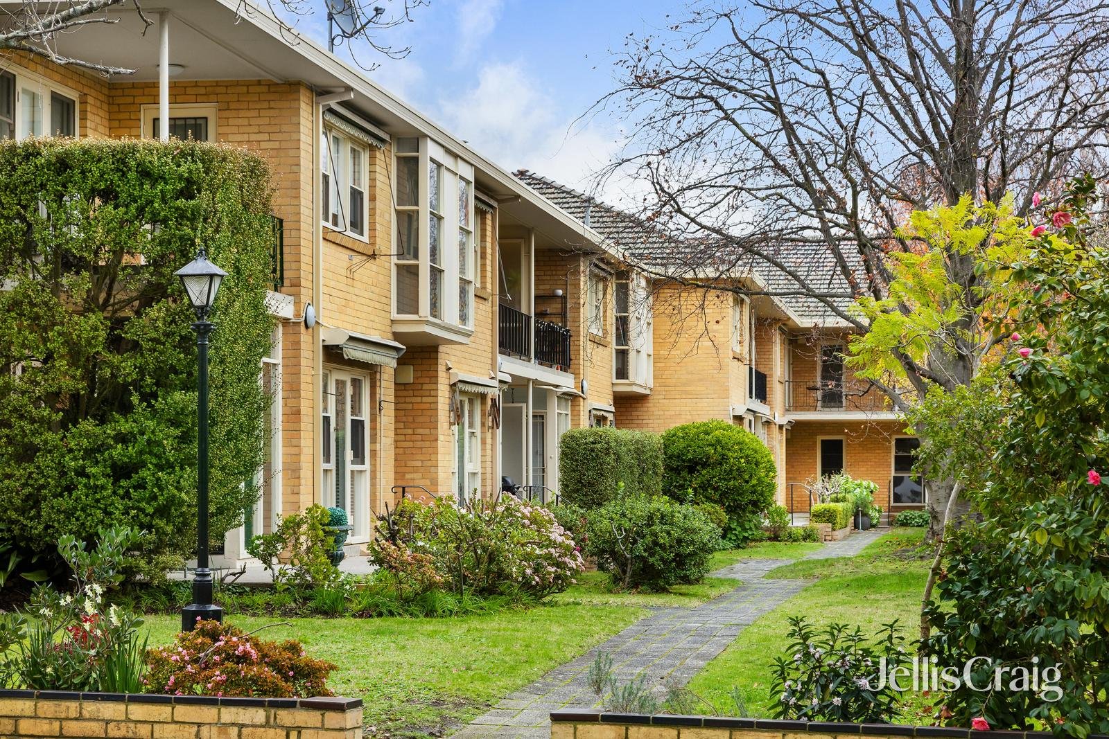 11/3 Boston Road, Balwyn image 1