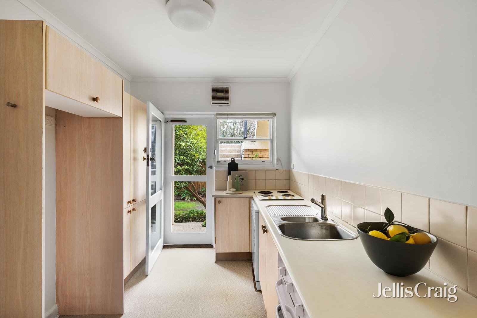 11/3 Boston Road, Balwyn image 4