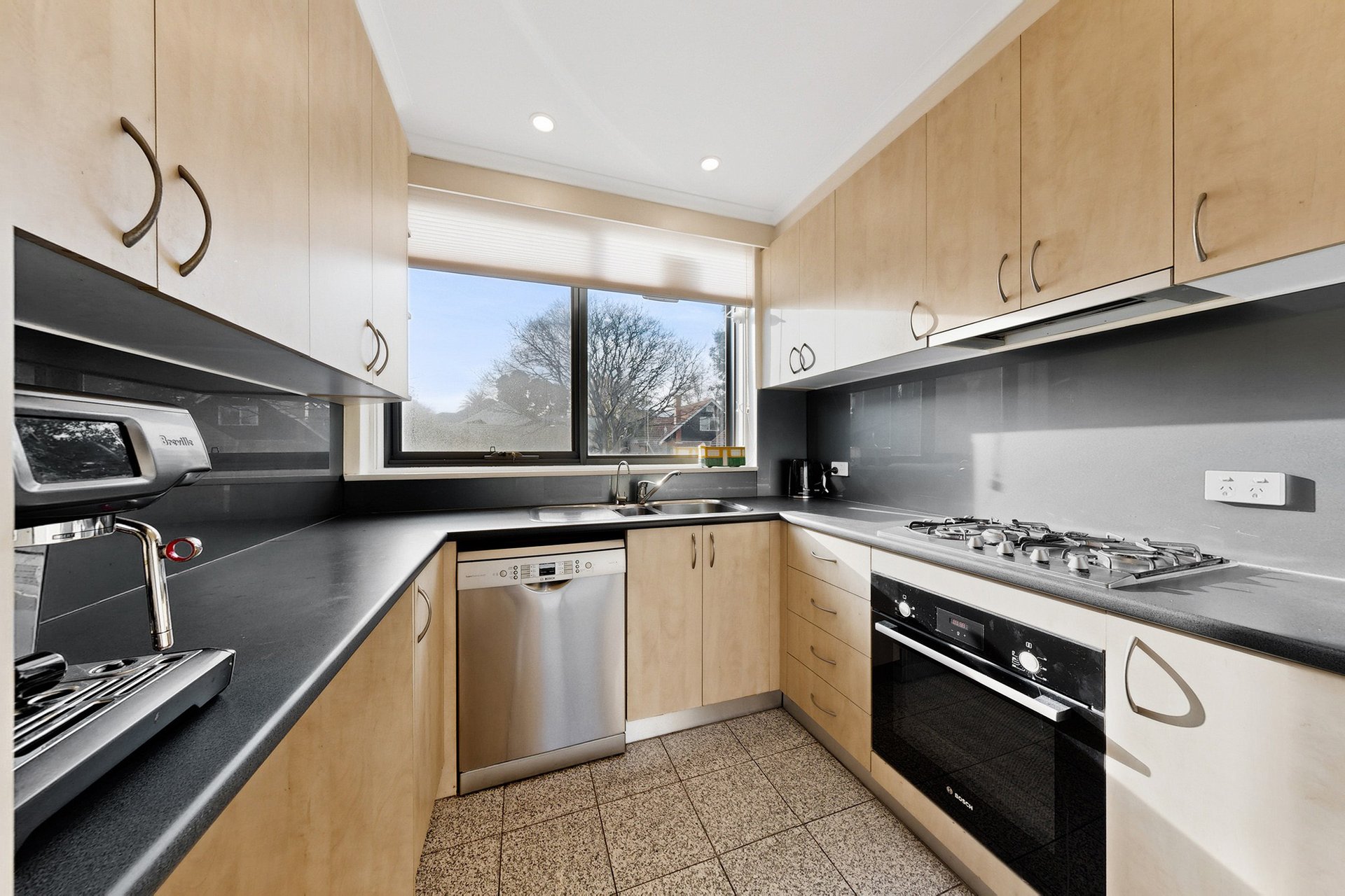 11/3 Browning Street, Elwood image 2