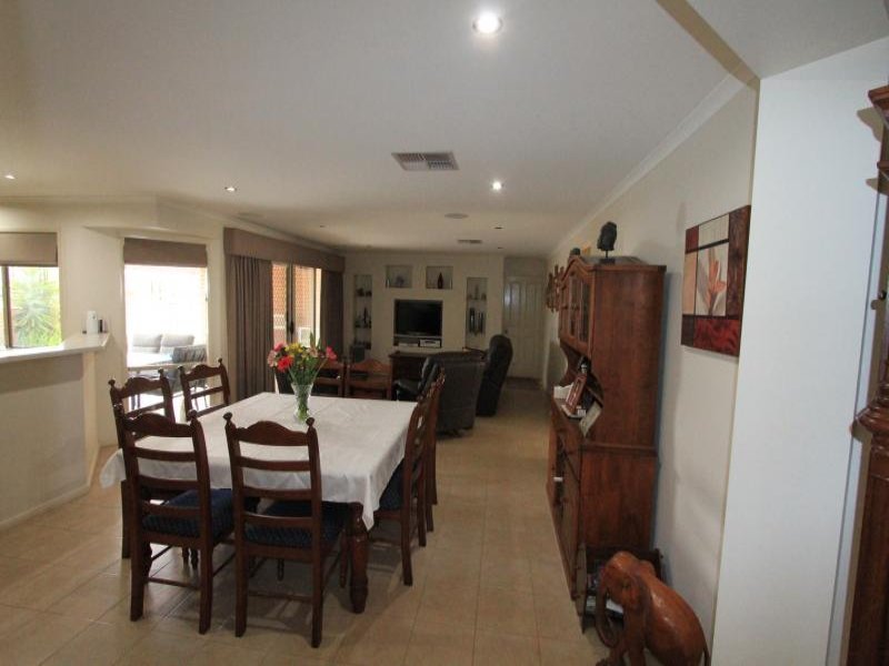 113 Canadian Lakes Boulevard, Canadian image 13