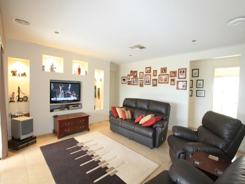 113 Canadian Lakes Boulevard, Canadian image 14