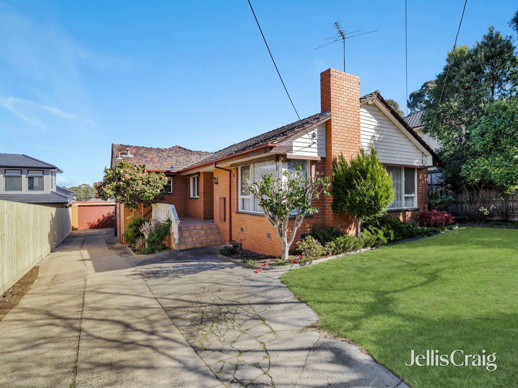 113 Coleman Parade, Glen Waverley image 1